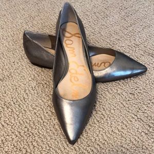 Chic pointy toed flats